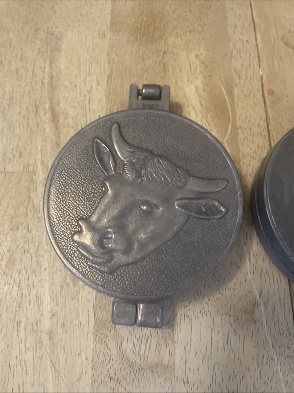 Set of 2 Vintage Aluminum 3.5” Hamburger Press Patty-Maker Bull & ChefTaiwan gallery