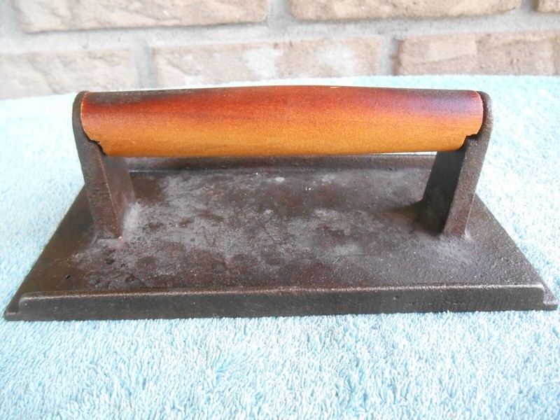 VINTAGE WINCO #70 CAST IRON MEAT PRESS gallery