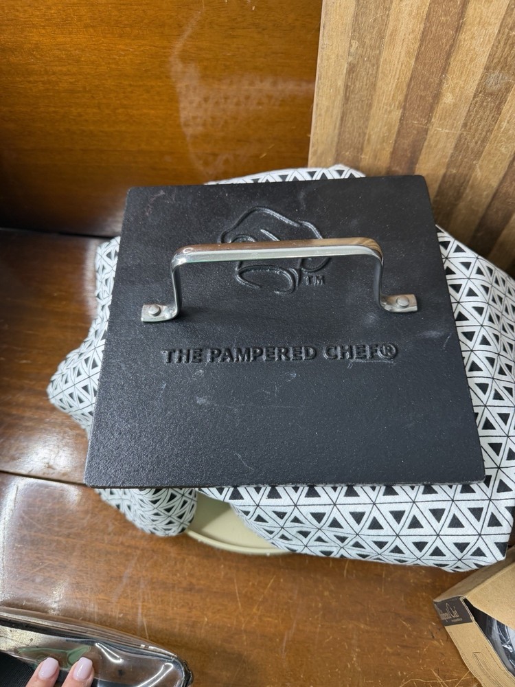 PAMPERED CHEF Cast Iron PANINI Heavy SQUARE GRILL Press BURGER Bacon 8.5" GG