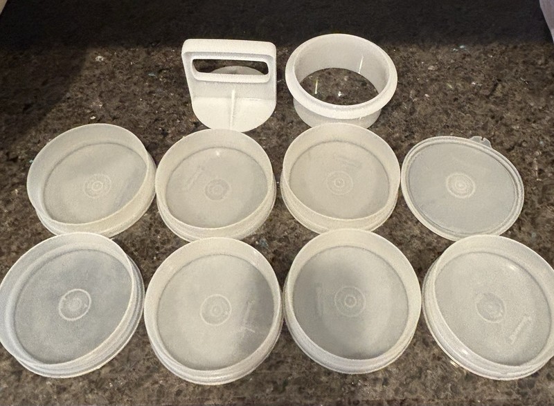 Tupperware Small Burger Hamburger Press Ring Set 7 Keepers & 1 Sheer Lid gallery