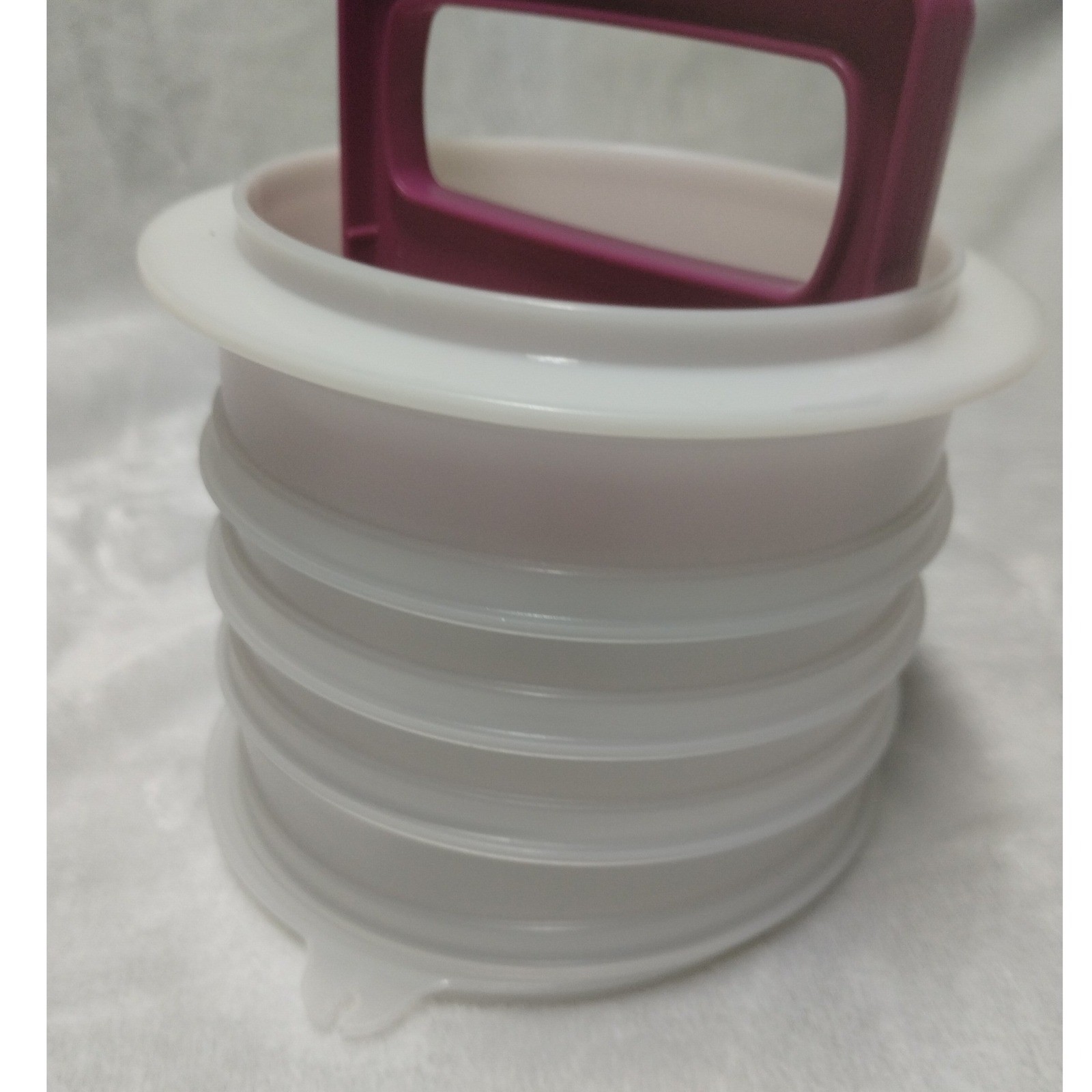 Tupperware Hamburger Press and Keepers Set Magenta White Patty Maker 6pc gallery