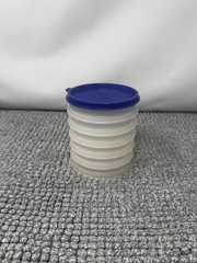 Tupperware Hamburger Keeper w/o Press or ring. VTG 70s. 6 pcs & lid A-12