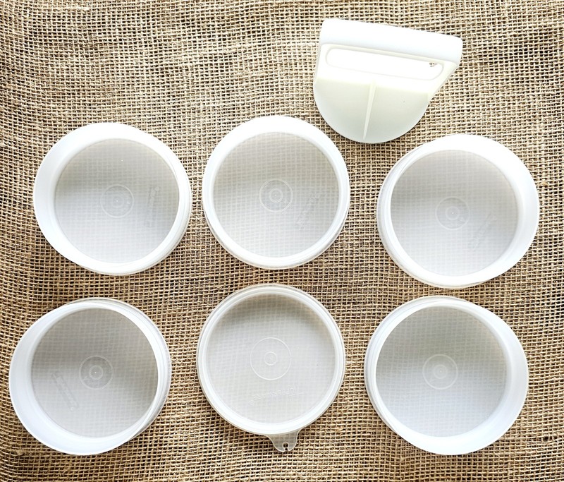 Vintage Tupperware 7pc Hamburger Press Keepers 4.5" gallery
