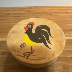Vintage MCM Hamburger Press Wood Painted Rooster Good Condition 4” Diameter