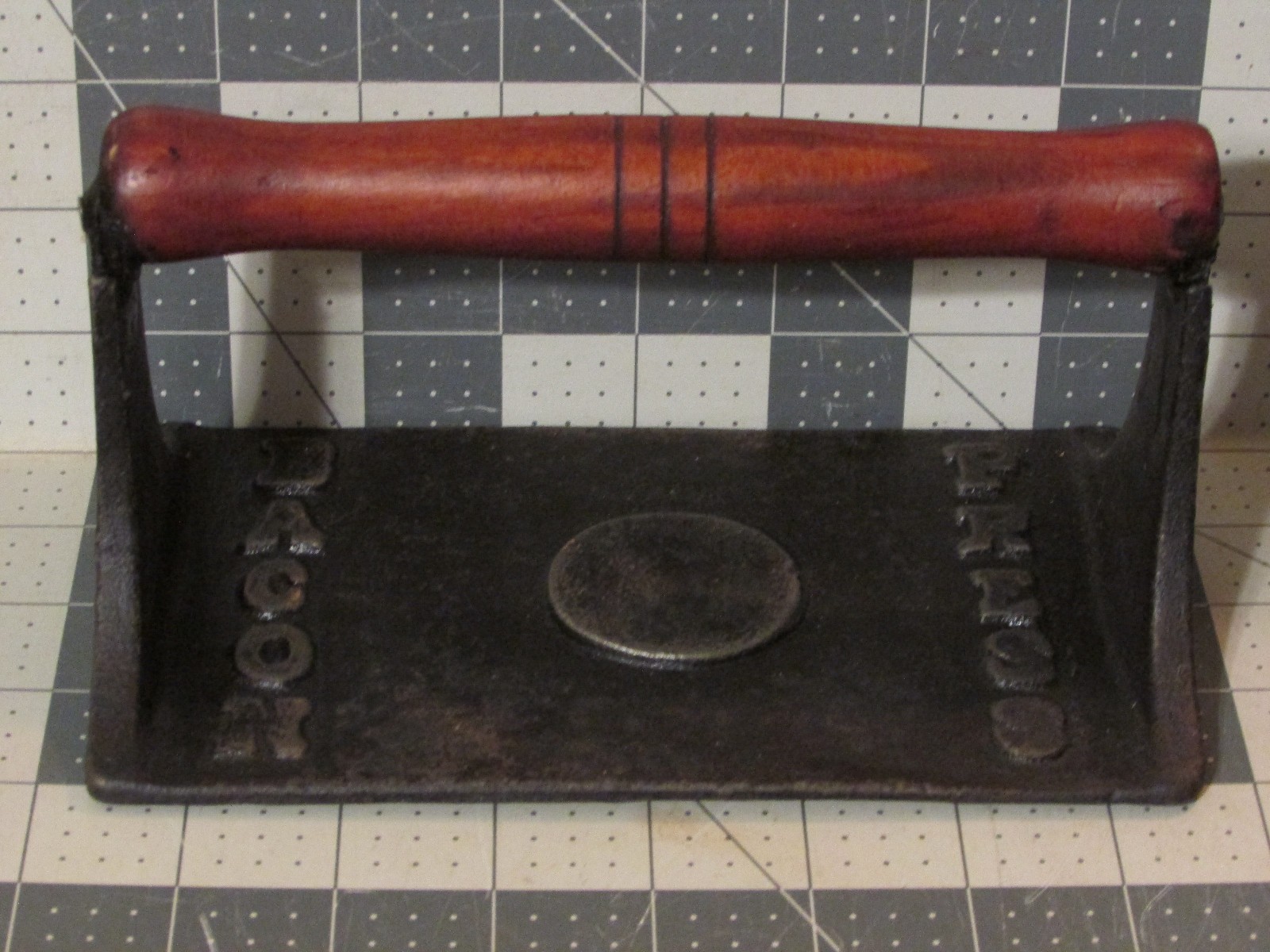 VINTAGE Bacon Press, Cast Iron, Wood Handle, Vintage from Taiwan, FREE SHIP / 48 gallery