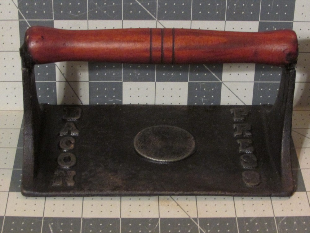 VINTAGE Bacon Press, Cast Iron, Wood Handle, Vintage from Taiwan, FREE SHIP / 48