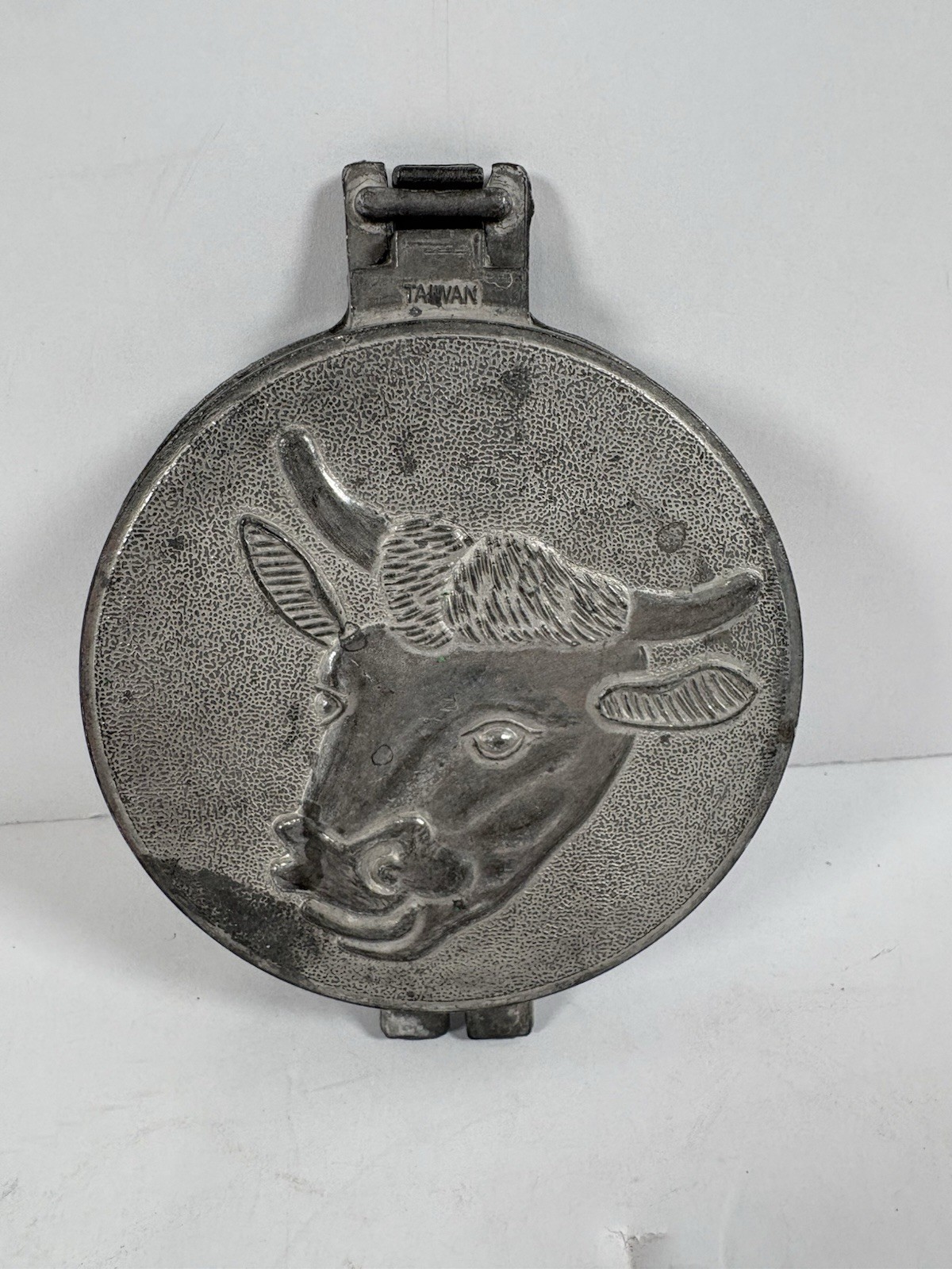 Vintage Bull Head Cast Aluminum Hamburger Meat Patty Press Taiwan 4” Mold gallery
