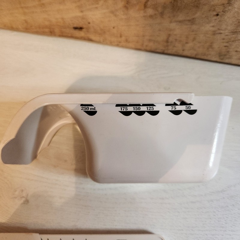 Pamperchef: Lot of One Measuring Cup and Two Measuring Spoons Kitchen Gadgets gallery