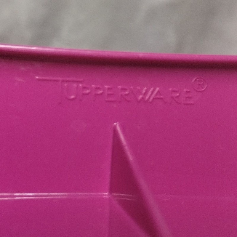 Tupperware Hamburger Press and Keepers Set Magenta White Patty Maker 6pc gallery