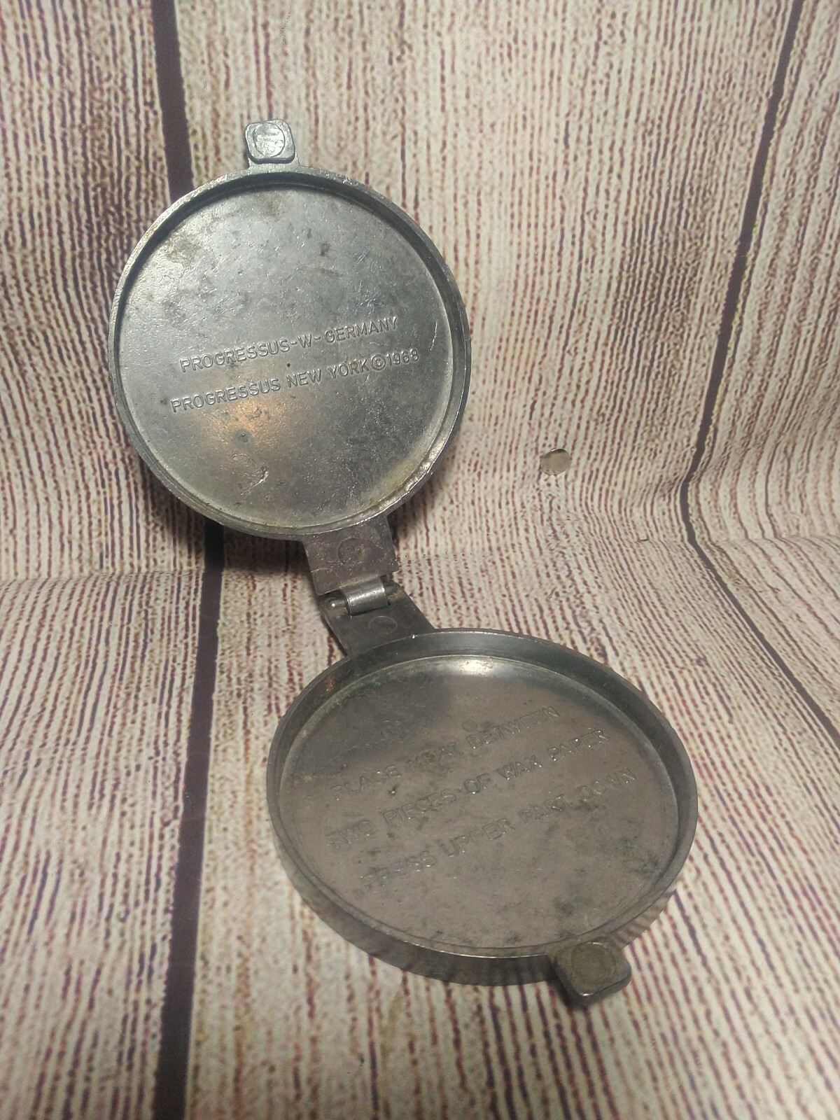 Vintage PROGRESSUS Meat Press Patty Maker 1968 gallery