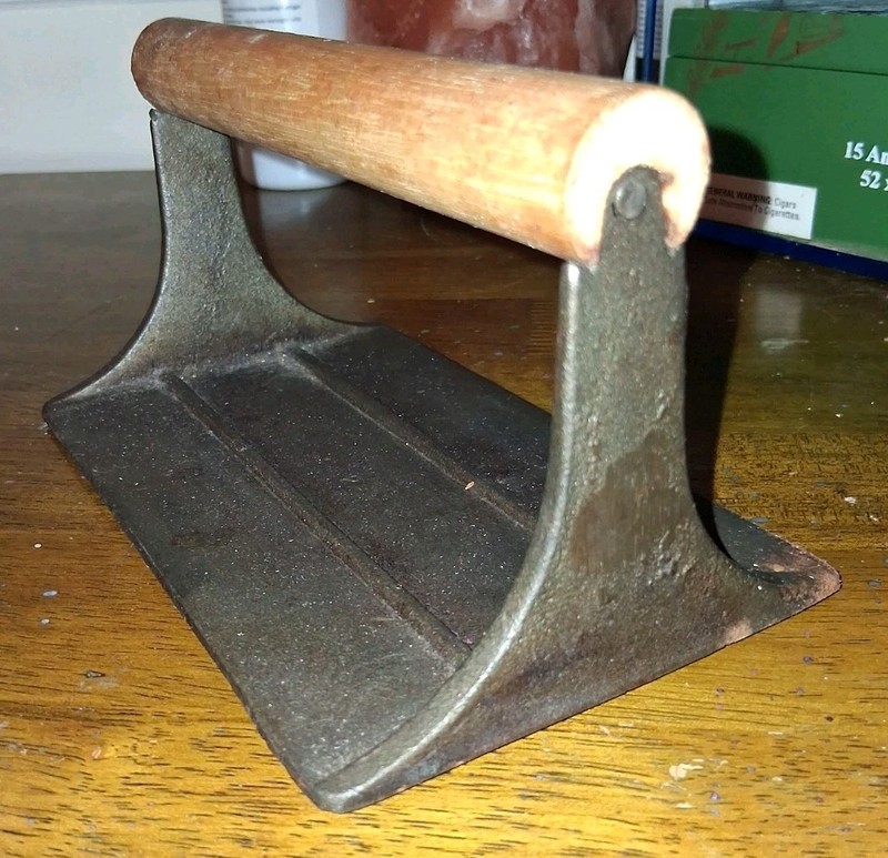 Vintage Cast Iron Bacon Press Pig Design, Large 8 in, Wooden Handle, Black/Brown gallery