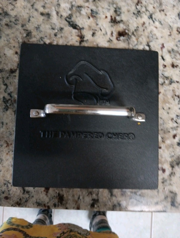 Pampered Chef Cast Iron Grill Press 8.5” Square For Meat, Bacon, Burgers EUC gallery