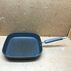 Pampered Chef 11.5″ Cast Iron Deep Square Grill Pan