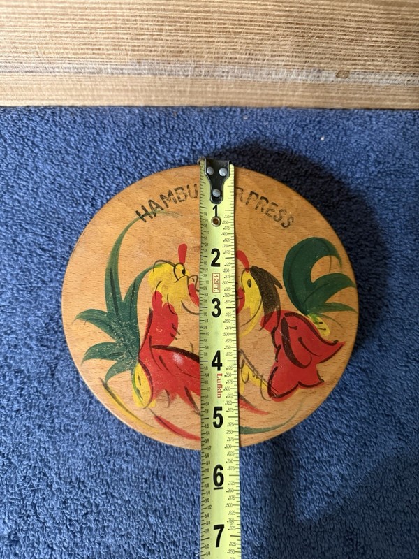 Vintage Round Wooden Hamburger Press With Two Roosters Fighting 6.0”. Japan gallery