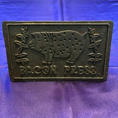 Norpro Cast Iron Pig Bacon Grill Press Burger Steak Wood Handle Man Gadget