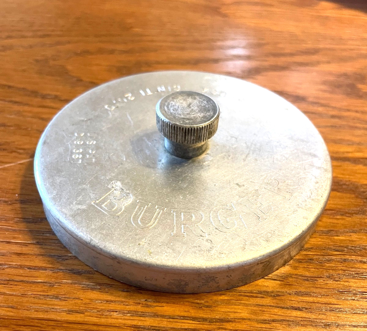 Vintage 1960s Heuck Burger Press Metal CIN'TI 20.0. US Pat D191367 USA gallery