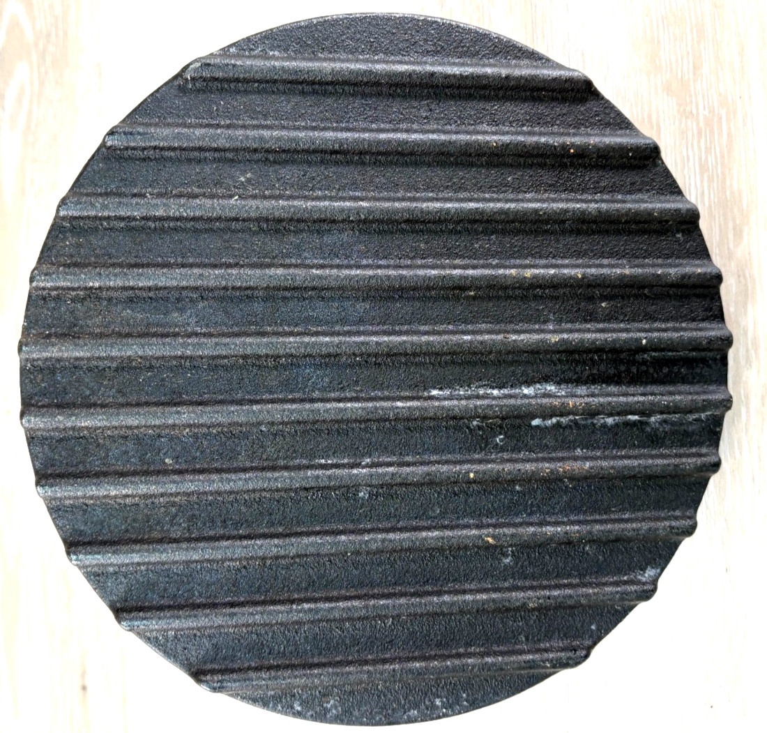 Cast Iron Ridged Panini Press with Wood Handle 7" gallery