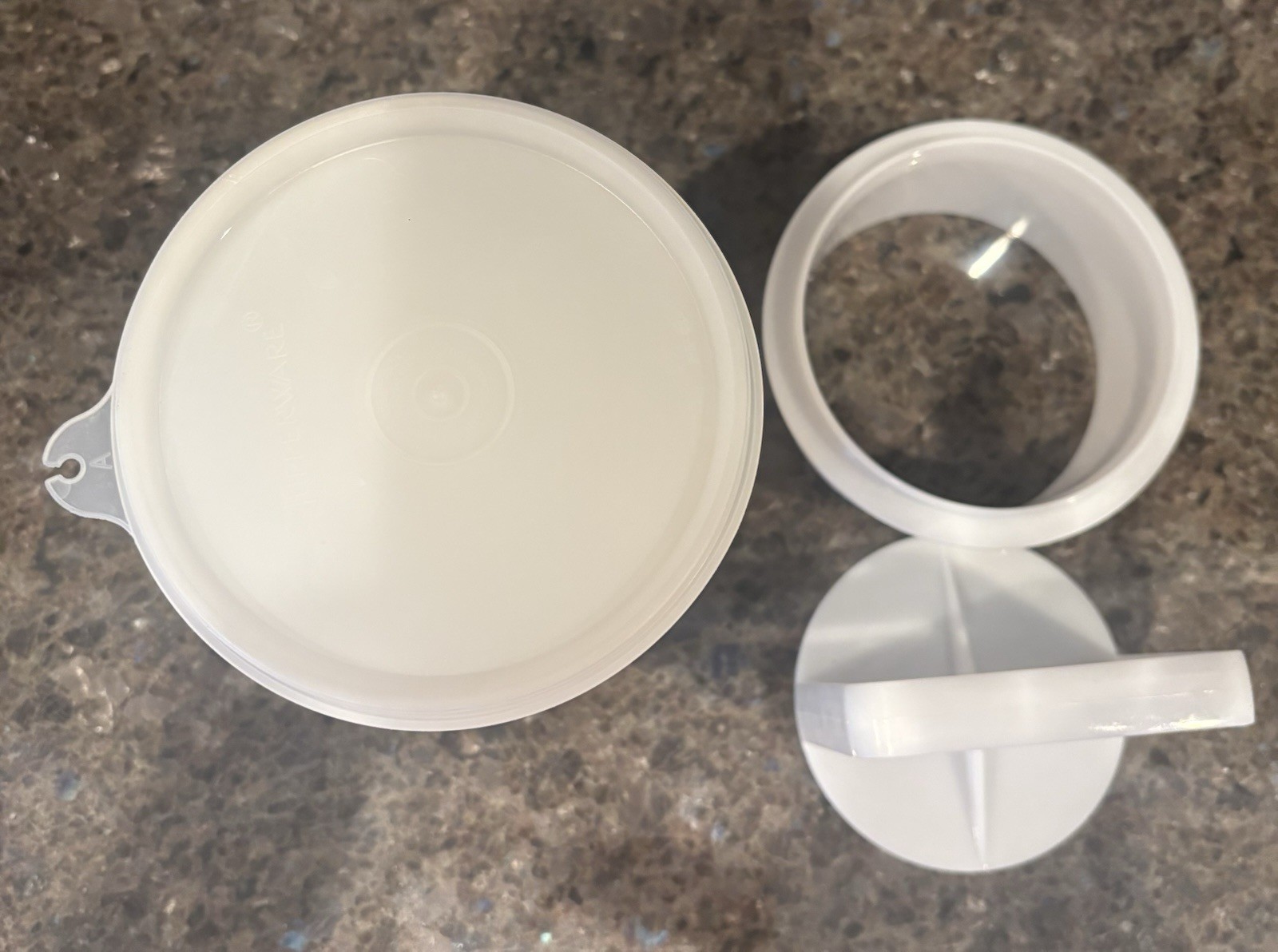 Tupperware Small Burger Hamburger Press Ring Set 7 Keepers & 1 Sheer Lid gallery