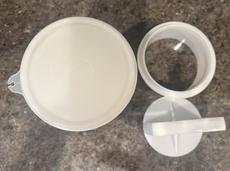 Tupperware Small Burger Hamburger Press Ring Set 7 Keepers & 1 Sheer Lid gallery
