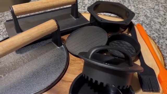 4-in-1 Smash Burger Press Kit - Non-Stick Stuffed Burger Mold & Cast Iron Presse gallery