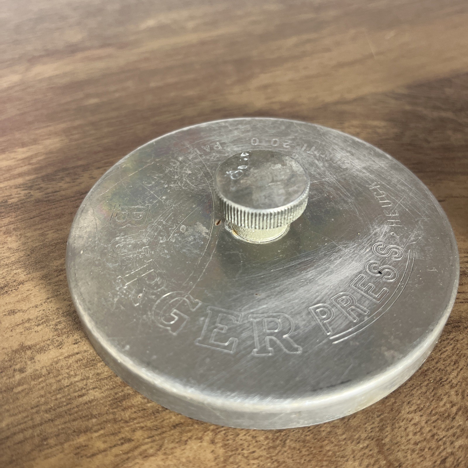 Vintage 1960s Heuck Burger Press Metal CIN'TI 20.0. US Pat D191367 Lot Of 2 gallery