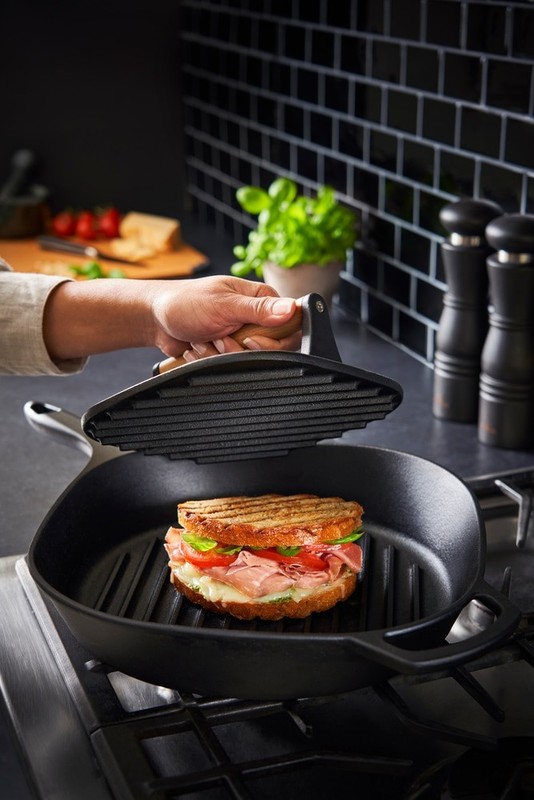 PADERNO Signature Pre-Seasoned Cast Iron Panini & Burger Grill Press, Black, 19. gallery