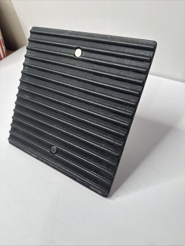 Pampered Chef Cast Iron Grill Press #2875 8.5 X 8.5 Burgers Or Bacon gallery