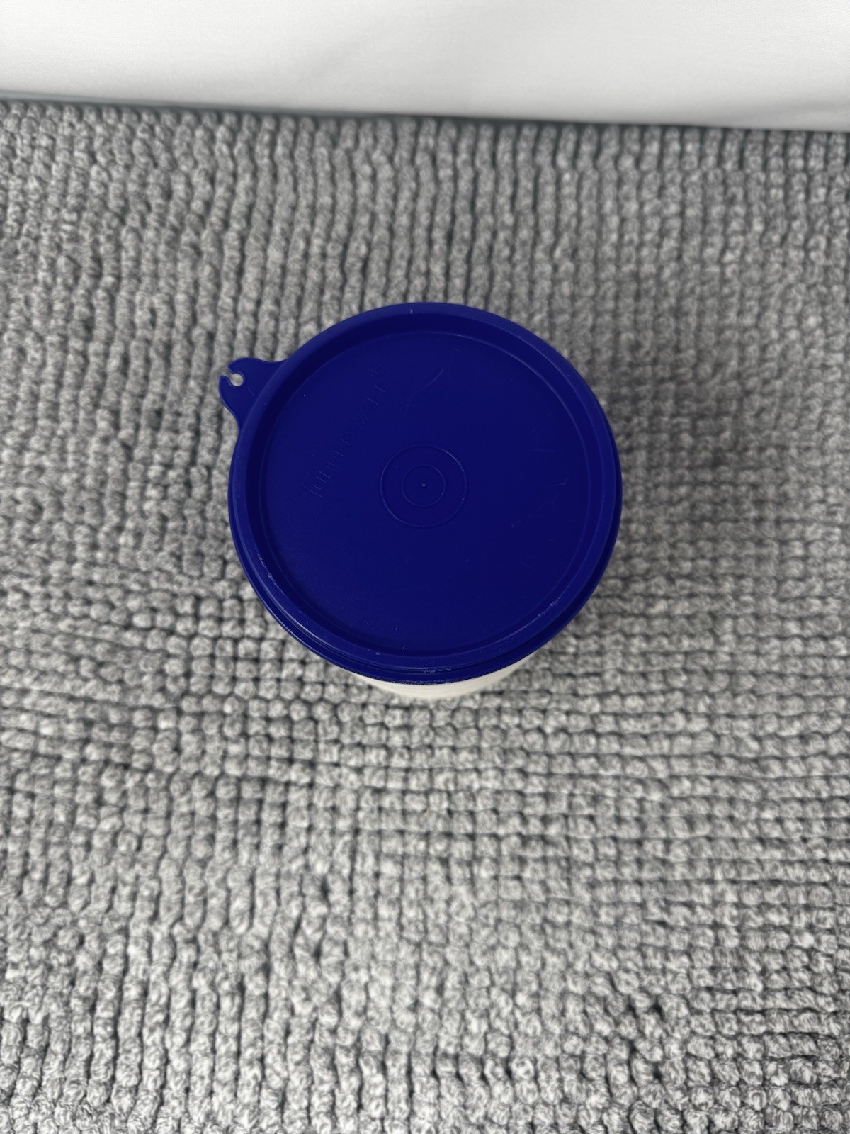Tupperware Hamburger Keeper w/o Press or ring. VTG 70s. 6 pcs & lid A-12 gallery