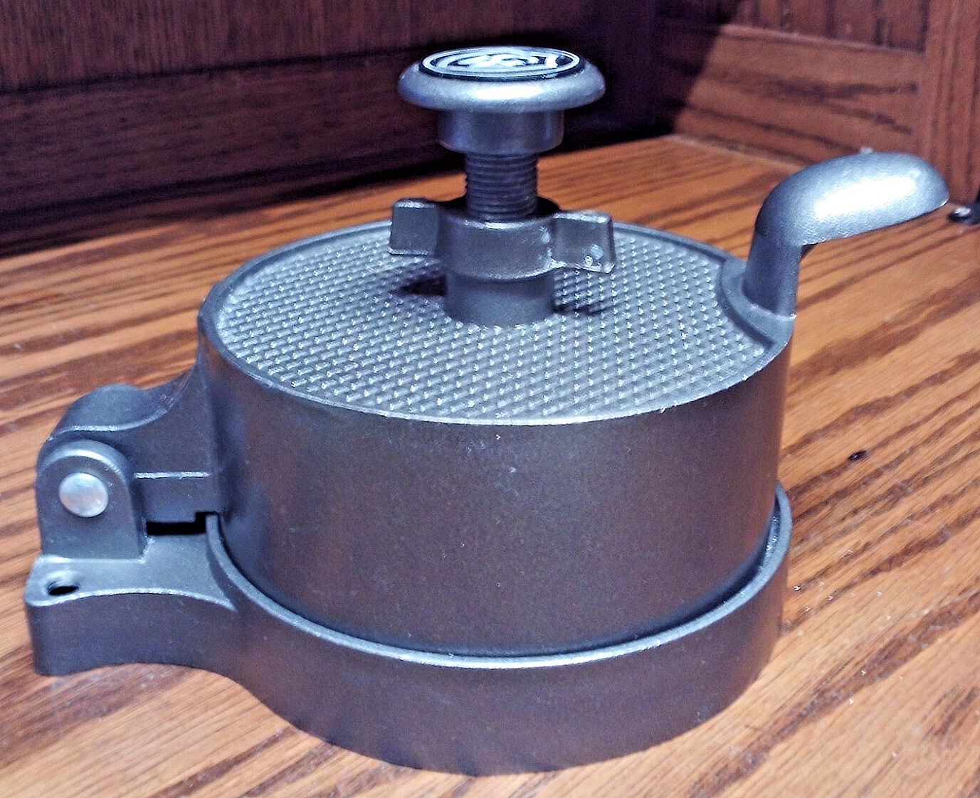 PROFESSIONAL Hamburger Press-Ground Beef Patty Maker-Hinged Lid-Aluminum J25 gallery