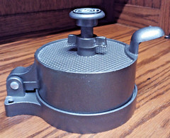 PROFESSIONAL Hamburger Press-Ground Beef Patty Maker-Hinged Lid-Aluminum J25
