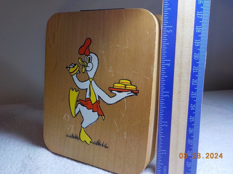 VINTAGE LIGHT BROWN WOOD DOUBLE HAMBURGER PRESS WITH DUCK CHEF DESIGN 5.5" gallery