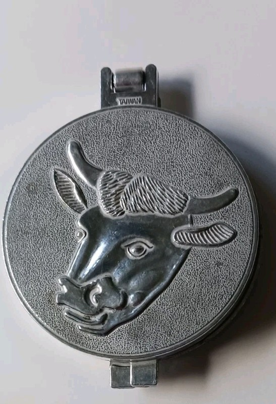Vintage Aluminum 3.5” Hamburger Press Patty Maker Meat Mold Cow Bull Taiwan gallery
