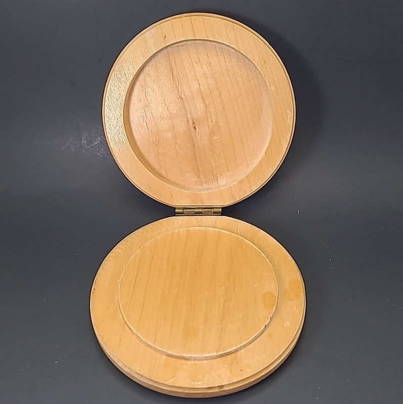 1950s Hamburger Press Grandma Core Wood Rooster Transfer Design 6" Diameter gallery