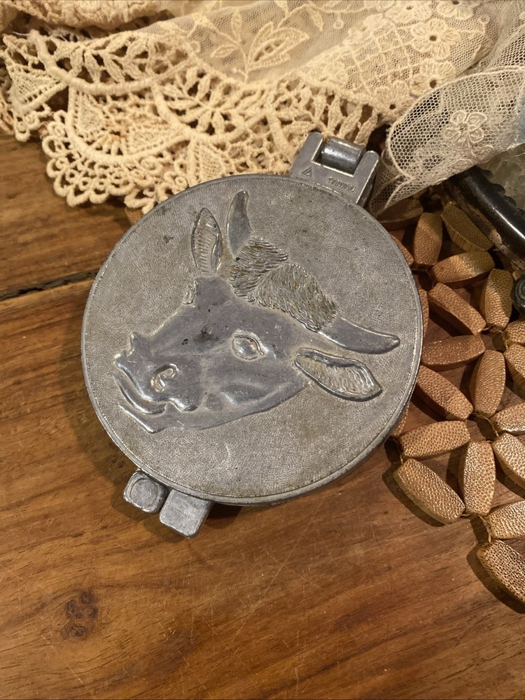 Vintage Aluminum 3.5” Hamburger Press Patty-Maker Meat Mold Cow Bull Taiwan