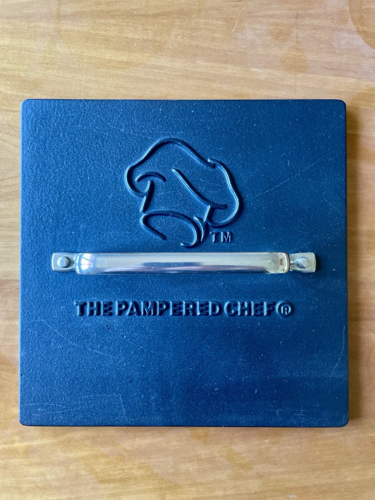 Pampered Chef Grill Press #2875 Cast Iron 8.5” Sq Searing Tool gallery