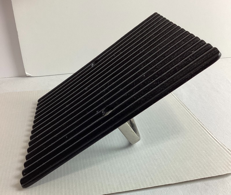VTG (2006) Pampered Chef Heavy Duty Cast Iron 8 1/2" Square Grill Press #2875 gallery
