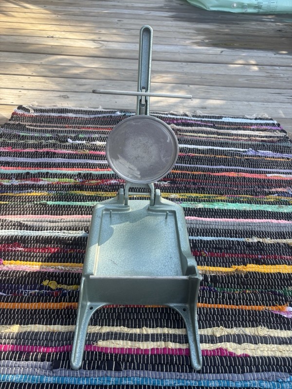 Hollymatic Holly Jr. Junior Single 4 in Aluminum Lever Action Burger Mold Press gallery