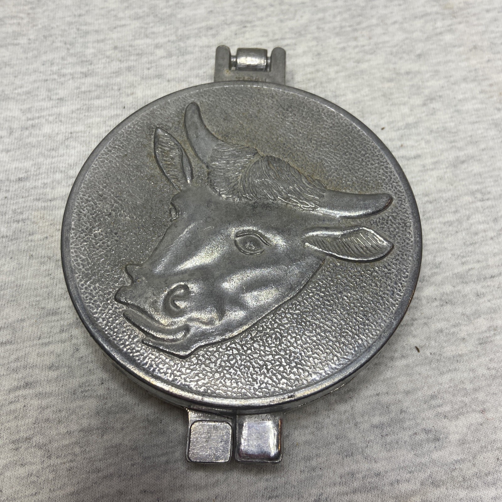 Vintage ALUMINUM 3.5” Hamburger Press Patty-Maker Meat Mold COW Bull Taiwan gallery