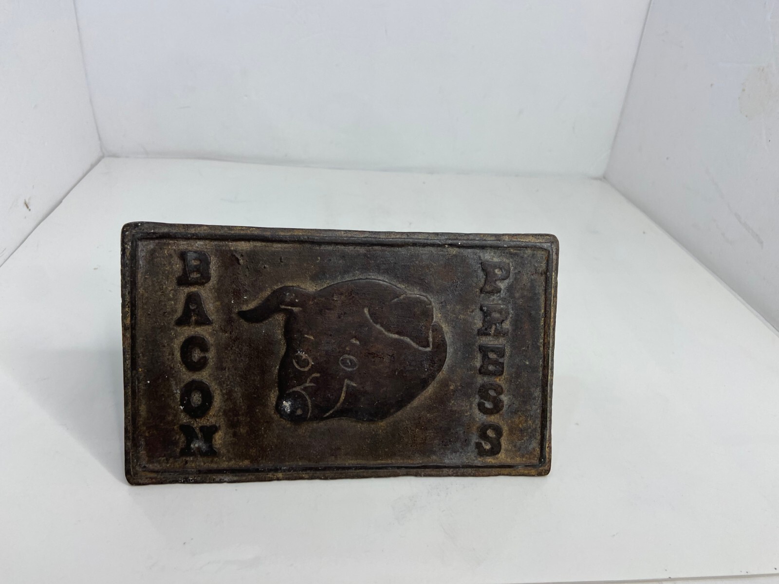 🍌 Vintage Cast Iron Bacon Press with Wood Handle & Pig Head Image Taiwan EUC P4 gallery