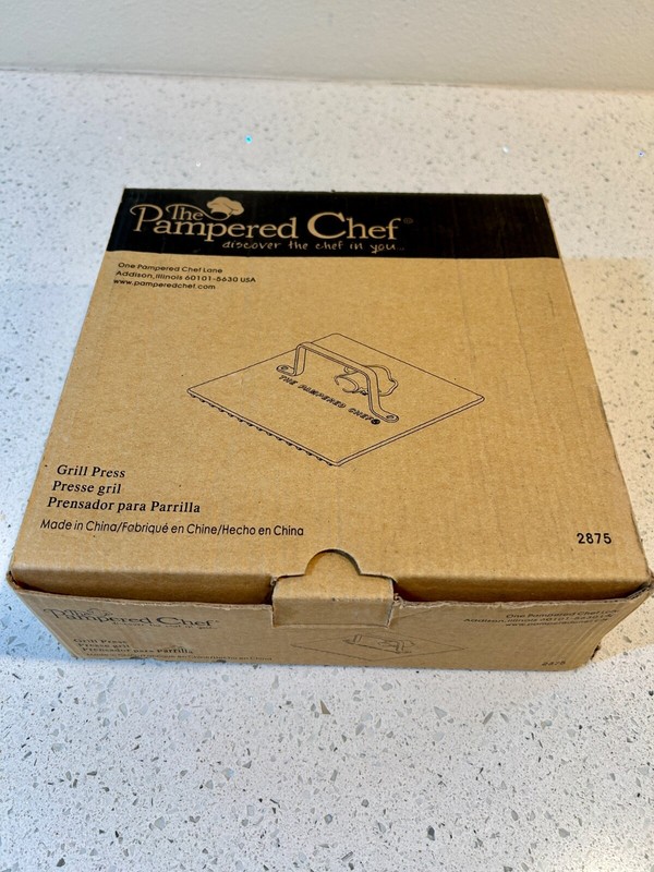 PAMPERED CHEF 2875 Cast Iron Restaurant Style Grill / Bacon Press - NEW IN BOX gallery
