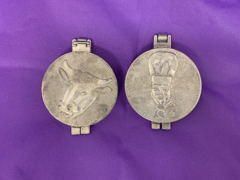 KITCHEN TOOLS - 2 Vintage Aluminum BULL & CHEF Hamburger Press Metal Burger Mold gallery