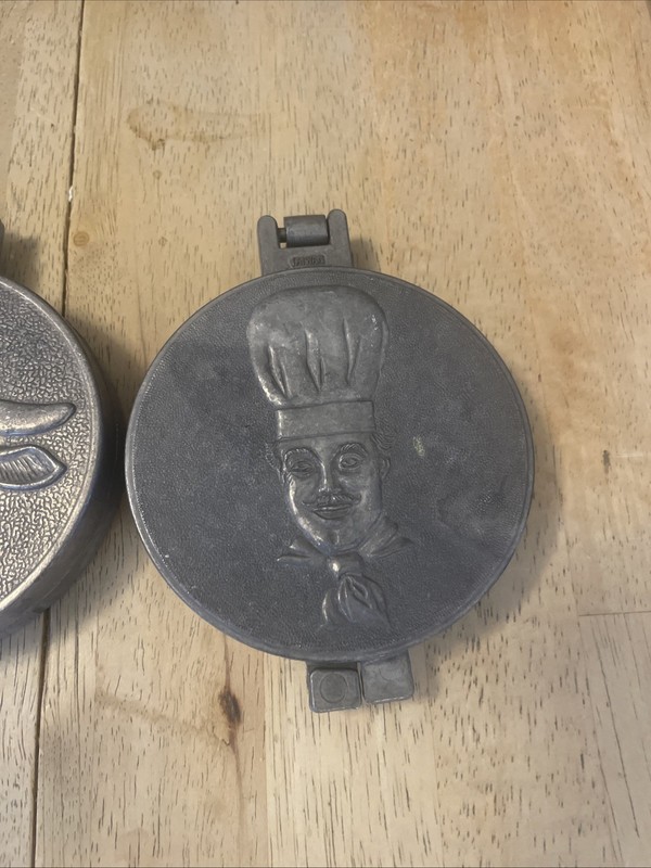 Set of 2 Vintage Aluminum 3.5” Hamburger Press Patty-Maker Bull & ChefTaiwan gallery