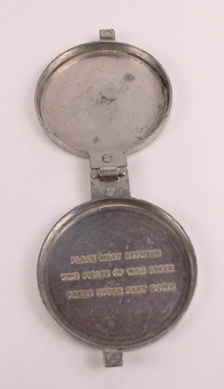 Vintage 1950s Hamburger Press Aluminum Two-Piece Taiwan gallery
