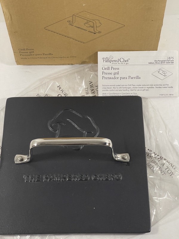 Pampered Chef Grill Press Enamel Coated Cast Iron #2875 New In Box 8.5”x 8.5” Sq gallery