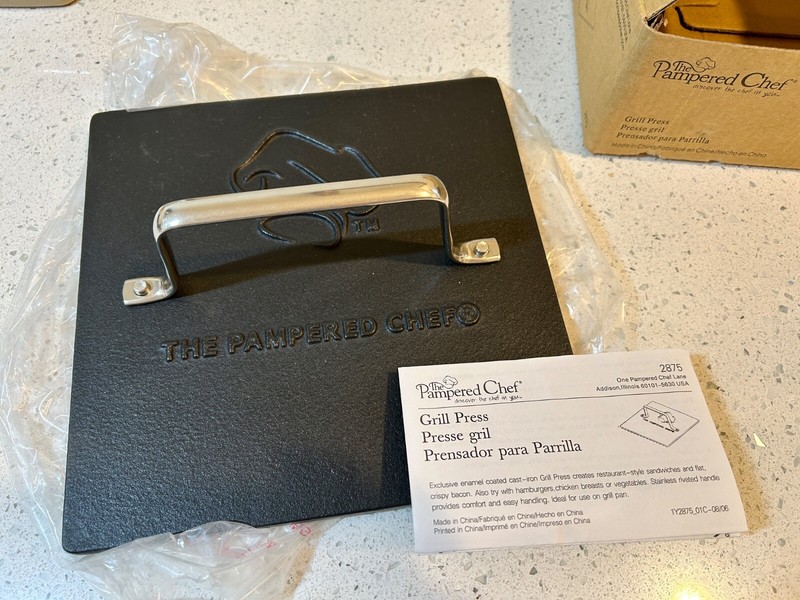 PAMPERED CHEF 2875 Cast Iron Restaurant Style Grill / Bacon Press - NEW IN BOX gallery