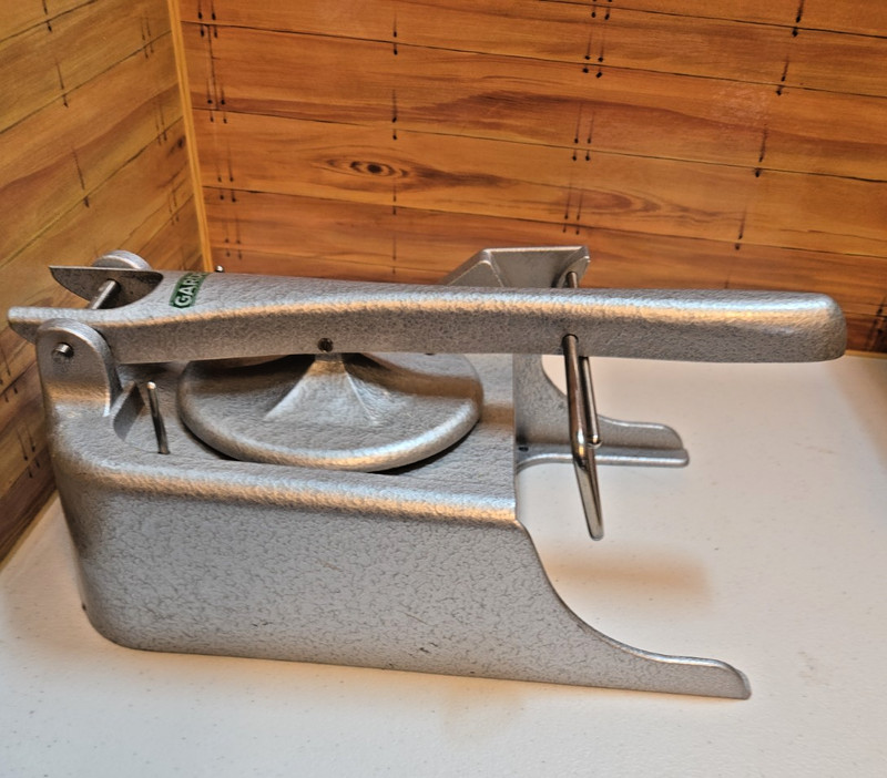 Garde HP1416 Hamburger Patty Molding Press; Cast Aluminum gallery