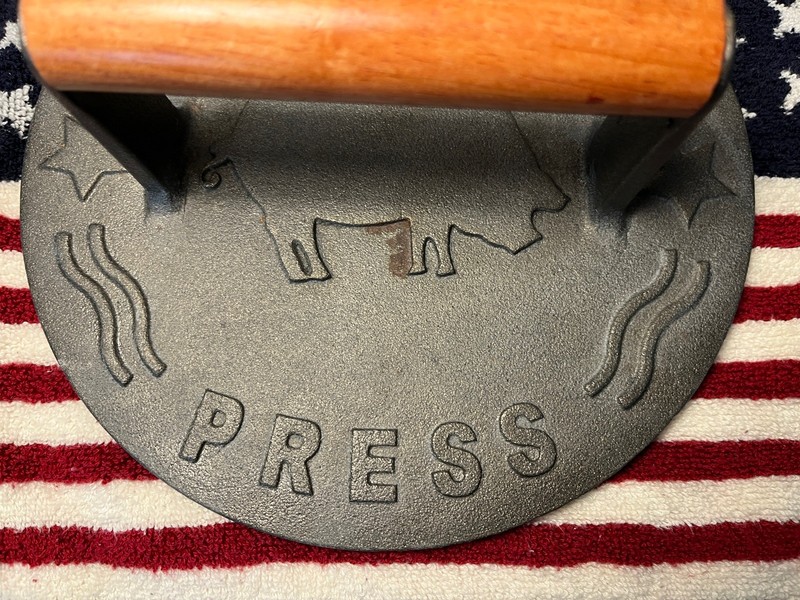 Bellemain 8.5” Cast Iron PIG Bacon Grill Press Stay Cool Wood Handle Round gallery