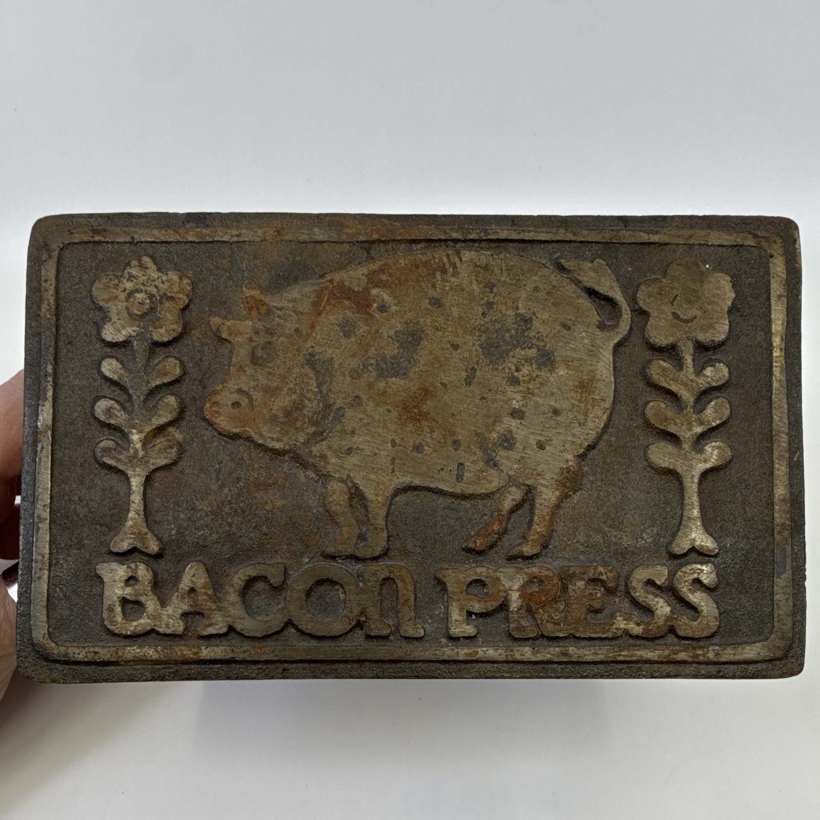 Cast Iron Bacon Press w/ Wood Handle, Pig Design, Large 7 in Antique gallery