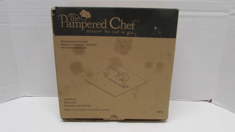 Pampered Chef Grill Press Enamel Coated Cast Iron #2875 New In Box 8.5”x 8.5” Sq gallery