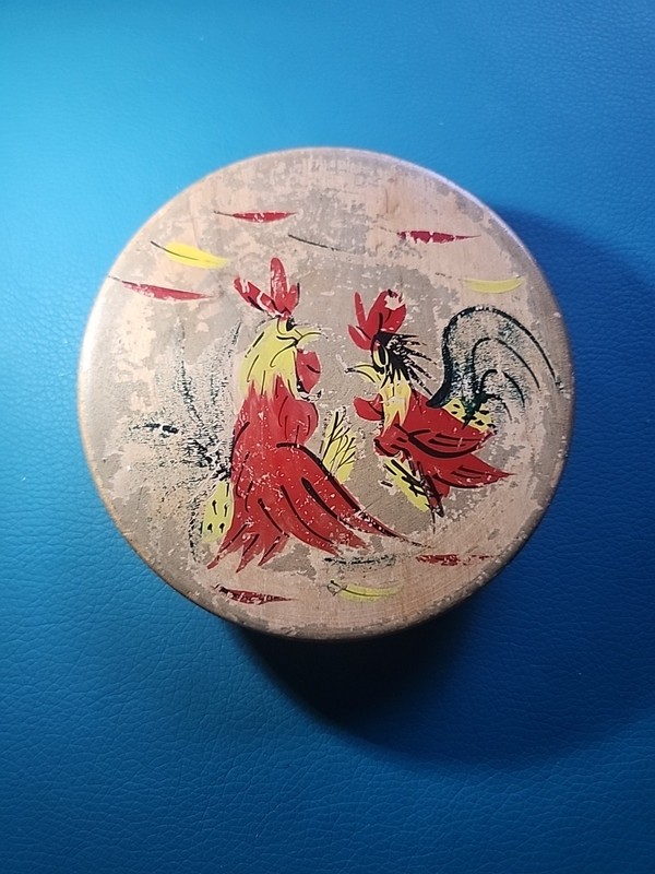 Wood Hamburger Round Press 4.5" Vintage Painted Roosters Hinged Primitive gallery